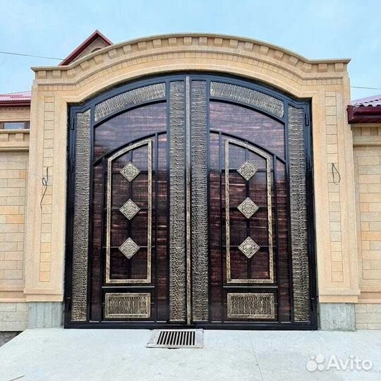 Ворота с элементами ковки из качественного металла