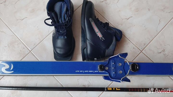Беговые лыжи пластиковые с ботинками