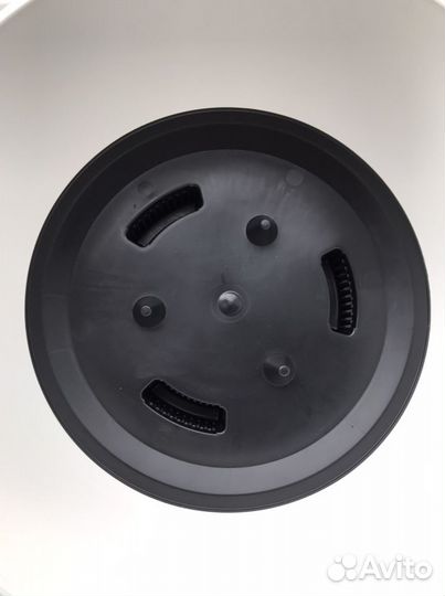 Кашпо для цветов напольное на ножках 21 литр