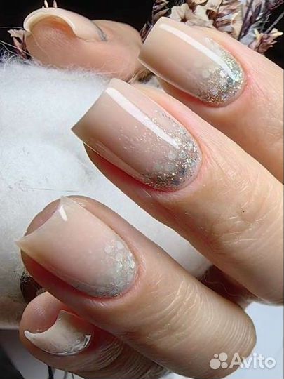 Модель на маникюр с покрытием гель лак