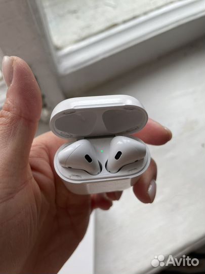 Наушники Apple AirPods