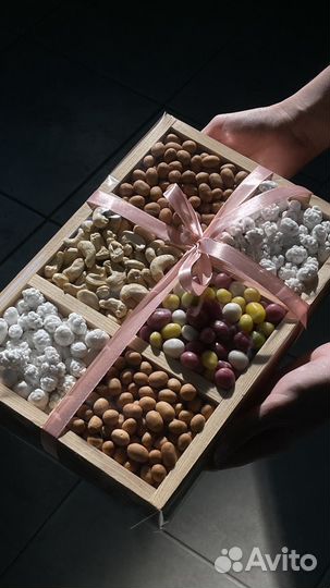 Подарочные боксы с орешками