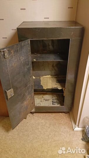 Сейф металлический