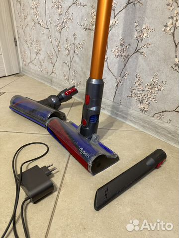 Пылесос Dyson v8