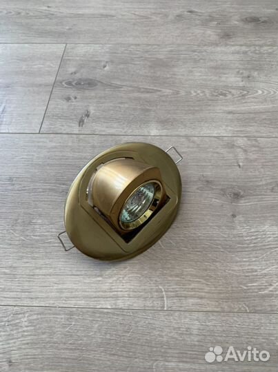 Светильник встраиваемый