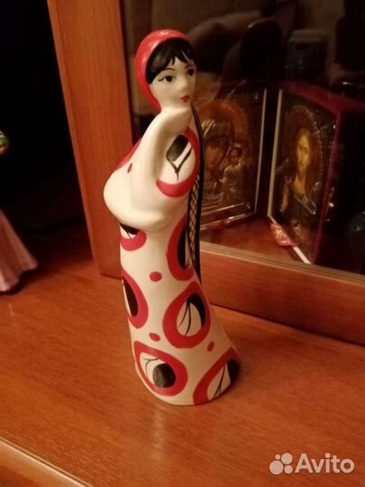 Статуэтка фарфор