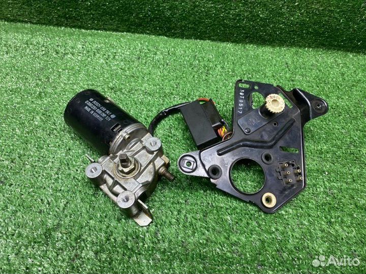 Моторчик люка Mercedes-Benz E W124