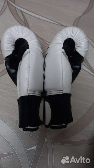 Боксерские перчатки