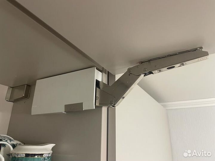 Подъемник Blum Aventos HKtop