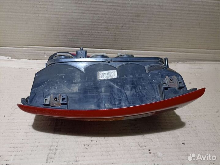 Фонарь задний левый Jeep Grand Cherokee WJ