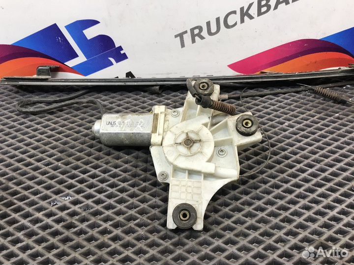 Стеклоподъемник электрический левый