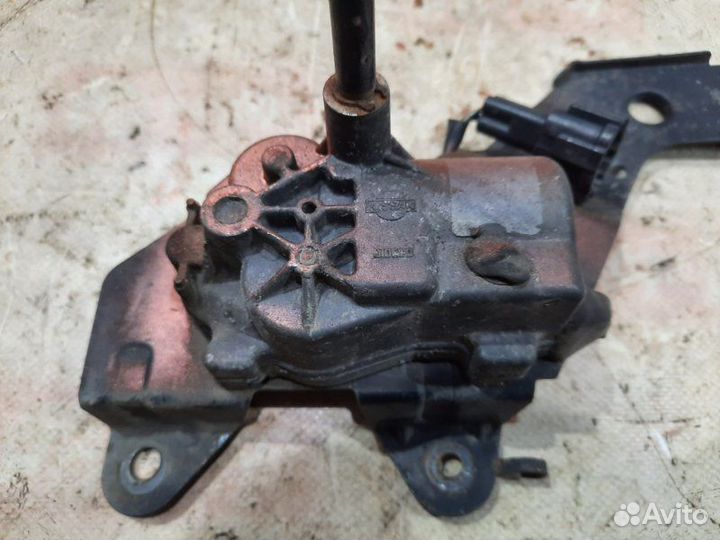 Мотор стеклоочистителя передний левый Nissan