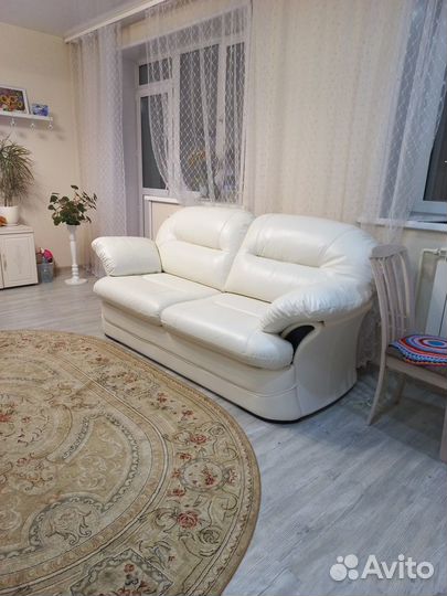 Кожаный диван