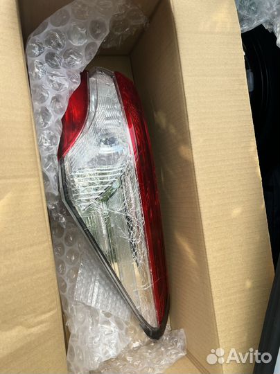 Оригинальный фонарь задний на toyota camry 70