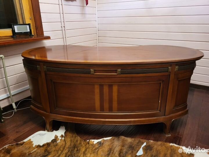 Письменный стол