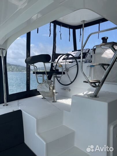 Парусно-моторный катамаран Lagoon 42