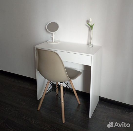 Туалетный/письменный стол. Новый