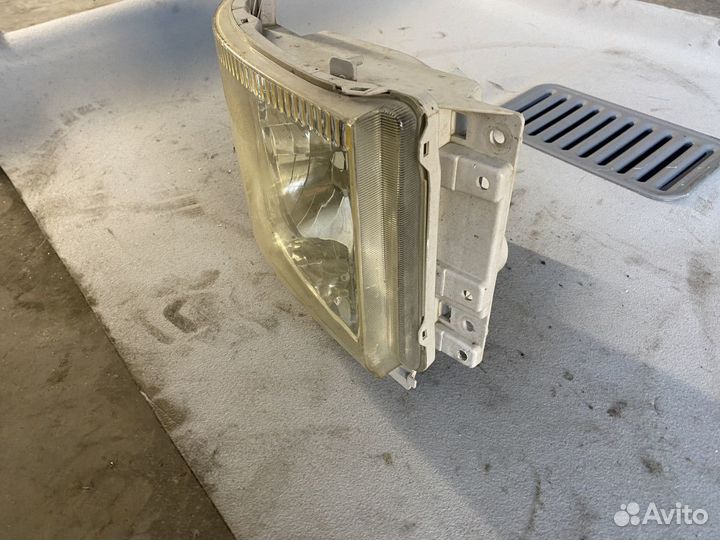 Фара правая Isuzu Elf / N-серия (NPR/NQR)