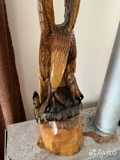 Орел из дерева