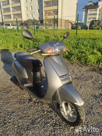 Скутер Honda Lead 100