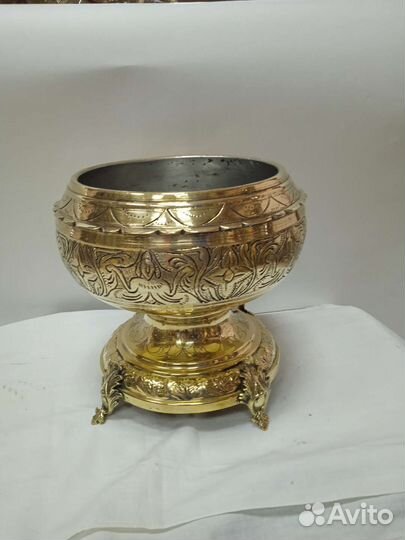 Ваза для фруктов на ножке