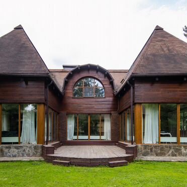 Дом 450 м² на участке 20 сот.