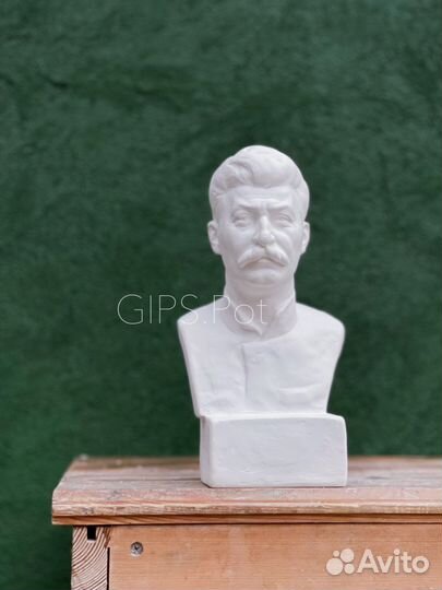 Бюсты известных личностей Ленин Путин Есенин
