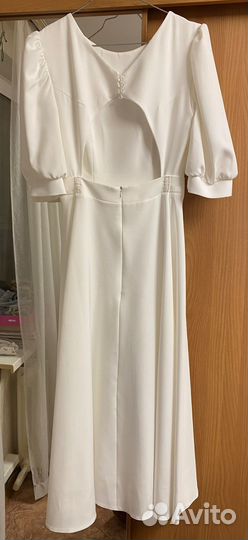 Нарядное платье с открытой спиной р.44