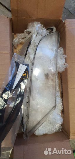 Стекла на фару левое и правое,Kia Sorento 2009