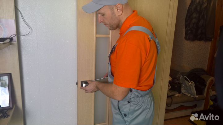 Межкомнатная дверь деревянная