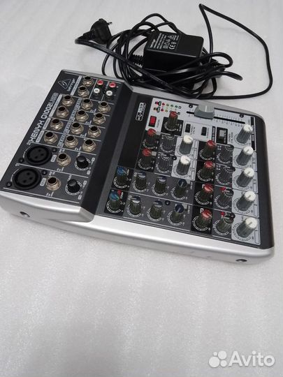 Микшерный пульт Behringer xenyx Q1002usb