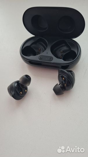 Беспроводные наушники samsung buds