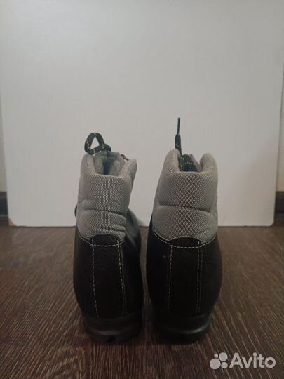 Продам лыжные ботинки 43 р и 37р