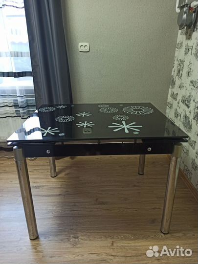 Кухонный стол стеклянный раздвижной