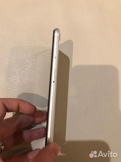 iPhone SE, 64 ГБ