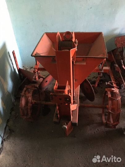 Картофелесажалка на мотоблок