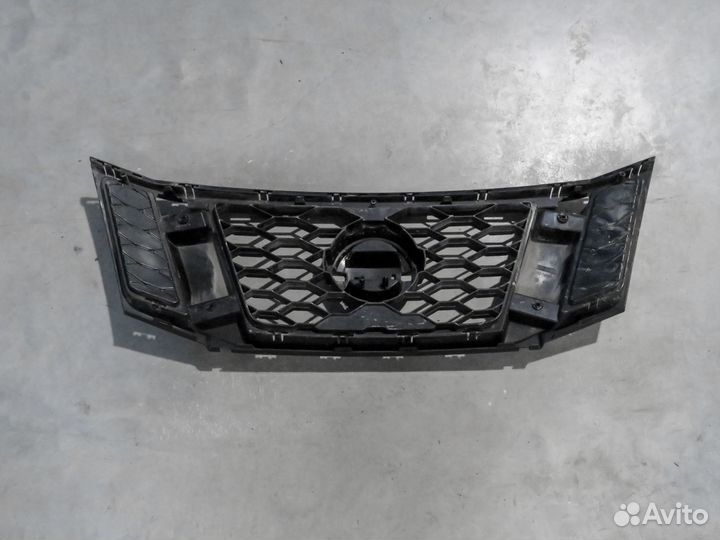 Решетка радиатора Nissan Terrano 623107953R