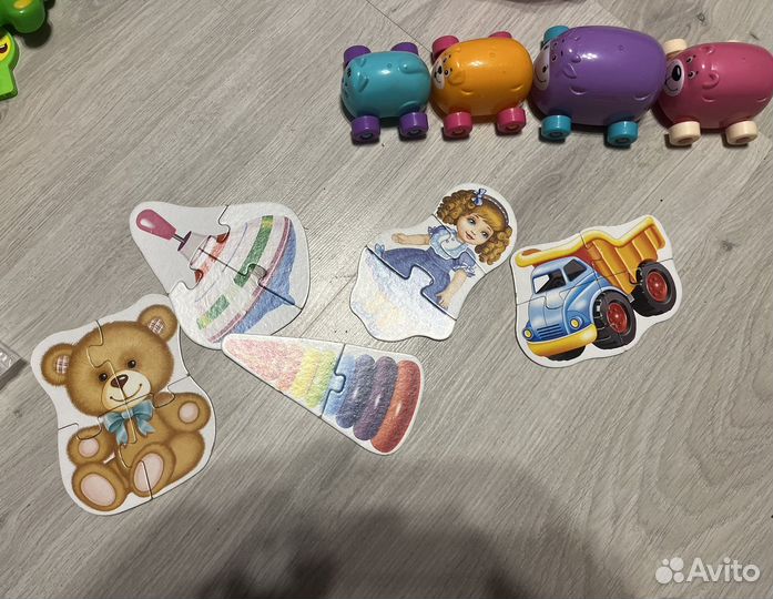 Развивающие игрушки ботиночки и игрушки пакетом