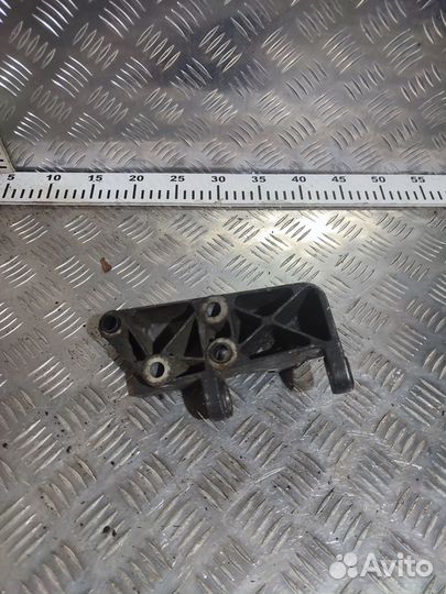 Кронштейн генератора Mercedes-Benz A9061500770