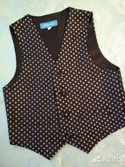 Жилет с бабочкой