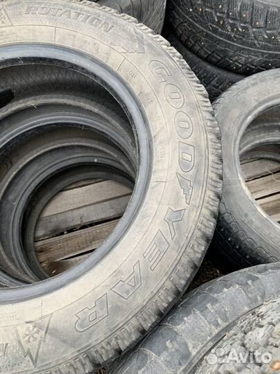 Goodyear UltraGrip 500 235/60 R16