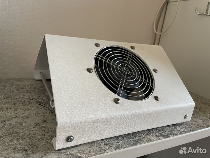 Маникюрный пылесос