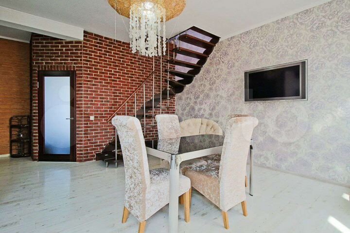 2-к. квартира, 101,8 м², 5/5 эт.