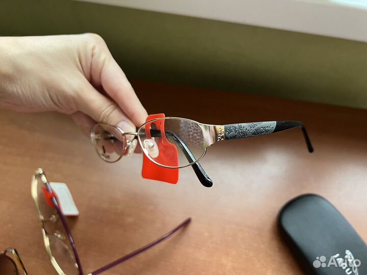 Солнцезащитные очки и оправы для очков