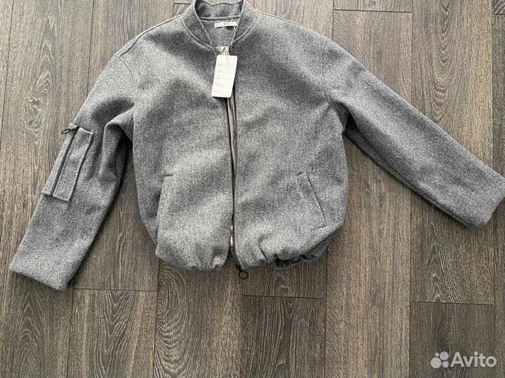 Продаю женскую куртку бомбер