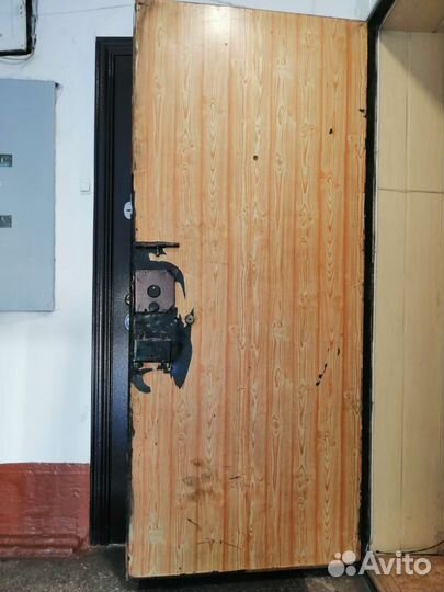 Дверь входная металлическая бу