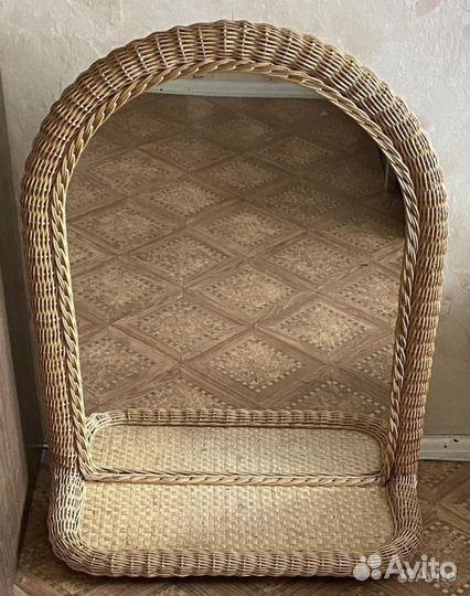 Зеркало в раме из лозы
