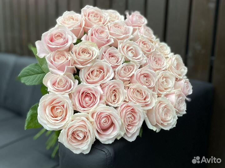 Букет роз, пионы, ромашки, хризантема