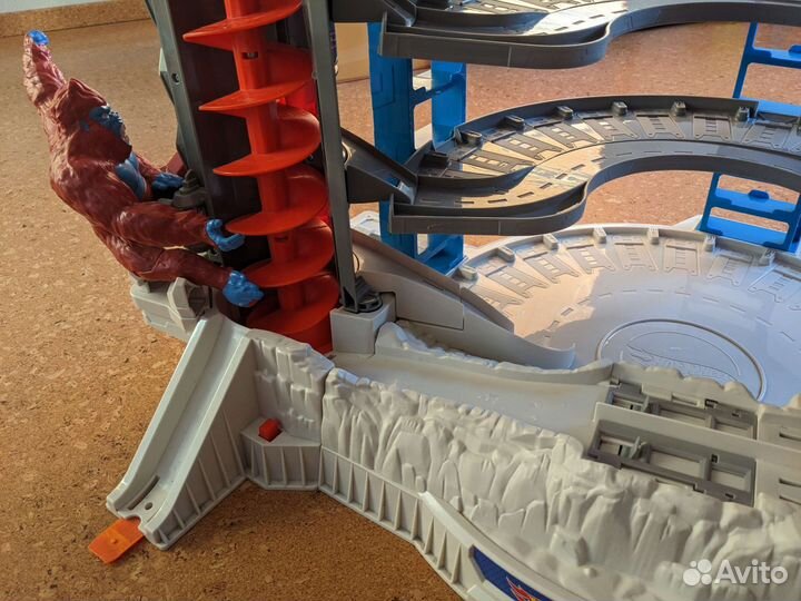 Hot wheels Супергараж с гориллой FML03