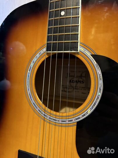 Акустическая гитара